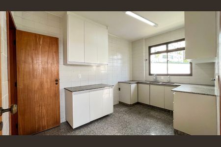 Apartamento à venda com 179m², 4 quartos e 4 vagasCozinha