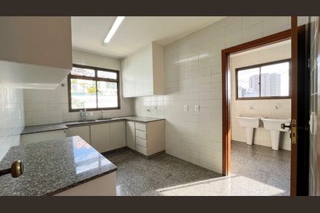 Apartamento à venda com 179m², 4 quartos e 4 vagasCozinha