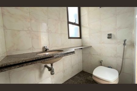 Apartamento à venda com 179m², 4 quartos e 4 vagasBanheiro de Serviço