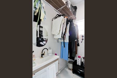 Casa à venda com 500m², 1 quarto e 2 vagas Casa à venda com 500m², 1 quarto e 2 vagasLavabo