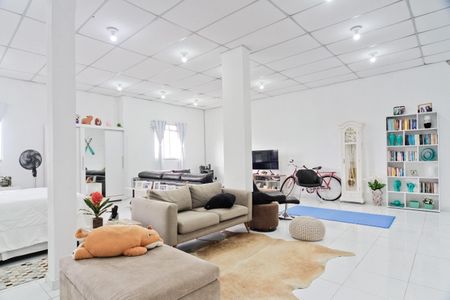 Casa à venda com 500m², 1 quarto e 2 vagas Casa à venda com 500m², 1 quarto e 2 vagasSala/Quarto