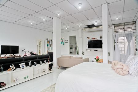 Casa à venda com 500m², 1 quarto e 2 vagas Casa à venda com 500m², 1 quarto e 2 vagasSala/Quarto