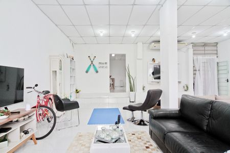 Casa à venda com 500m², 1 quarto e 2 vagas Casa à venda com 500m², 1 quarto e 2 vagasSala/Quarto