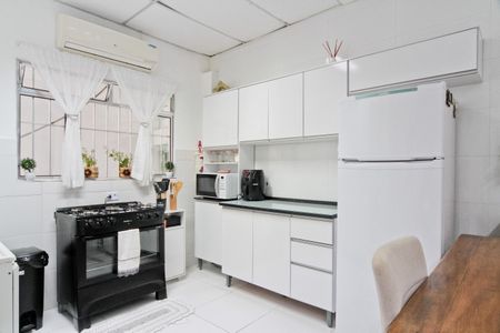 Casa à venda com 500m², 1 quarto e 2 vagas Casa à venda com 500m², 1 quarto e 2 vagasCozinha