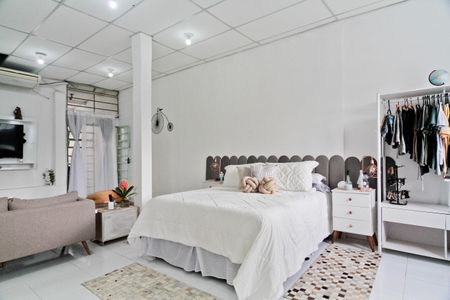 Casa à venda com 500m², 1 quarto e 2 vagas Casa à venda com 500m², 1 quarto e 2 vagasSala/Quarto