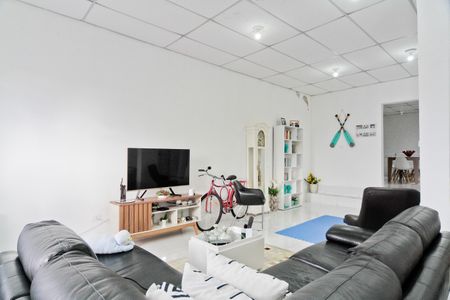 Casa à venda com 500m², 1 quarto e 2 vagas Casa à venda com 500m², 1 quarto e 2 vagasSala/Quarto