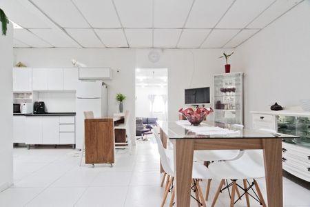 Casa à venda com 500m², 1 quarto e 2 vagas Casa à venda com 500m², 1 quarto e 2 vagasCozinha