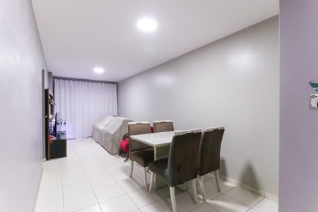 Apartamento à venda com 100m², 2 quartos e 2 vagasSala