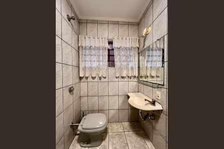 Casa à venda com 234m², 3 quartos e 4 vagasBanheiro Social