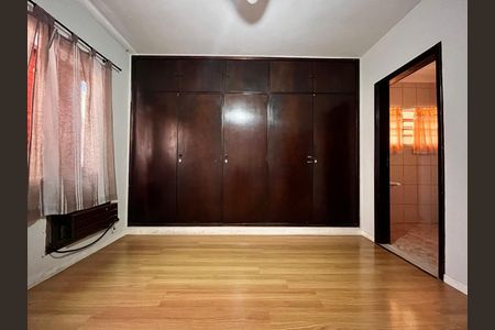 Casa à venda com 234m², 3 quartos e 4 vagasSuíte