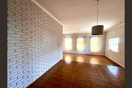 Casa à venda com 234m², 3 quartos e 4 vagasSala