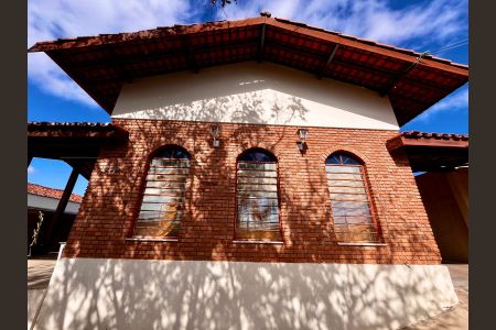 Casa à venda com 234m², 3 quartos e 4 vagasFachada