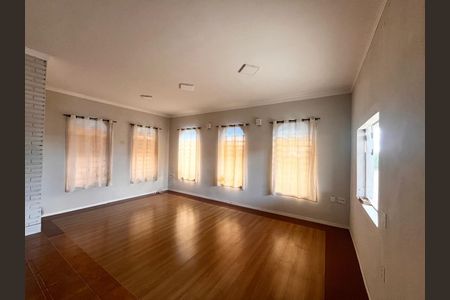 Casa à venda com 234m², 3 quartos e 4 vagasSala