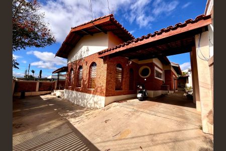 Casa à venda com 234m², 3 quartos e 4 vagasFachada