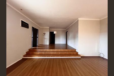 Casa à venda com 234m², 3 quartos e 4 vagasSala