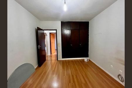 Casa à venda com 234m², 3 quartos e 4 vagasQuarto 2