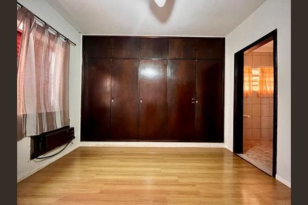 Casa à venda com 234m², 3 quartos e 4 vagasSuíte