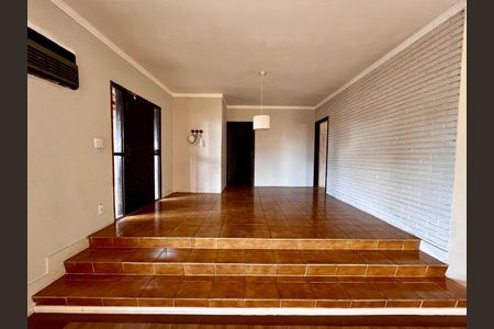 Casa à venda com 234m², 3 quartos e 4 vagasSala