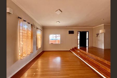 Casa à venda com 234m², 3 quartos e 4 vagasSala