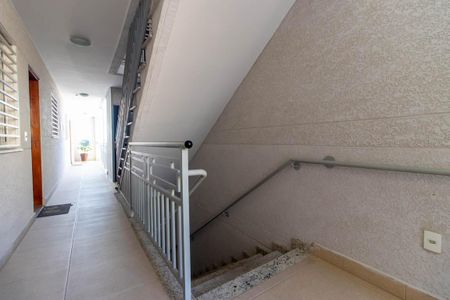 Apartamento para alugar com 44m², 2 quartos e 1 vaga Apartamento para alugar com 44m², 2 quartos e 1 vagaEscada