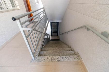 Apartamento para alugar com 44m², 2 quartos e 1 vaga Apartamento para alugar com 44m², 2 quartos e 1 vagaEscada