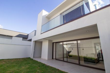 Casa de condomínio para alugar com 210m², 3 quartos e 2 vagasArea Externa