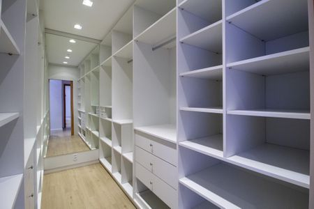 Casa de condomínio para alugar com 210m², 3 quartos e 2 vagasCloset da Suite 1