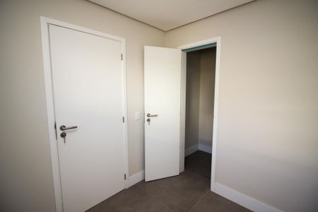 Casa de condomínio à venda com 356m², 4 quartos e 4 vagas Casa de condomínio à venda com 356m², 4 quartos e 4 vagasÁrea de Serviço