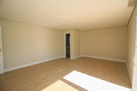 Casa de condomínio à venda com 356m², 4 quartos e 4 vagas Casa de condomínio à venda com 356m², 4 quartos e 4 vagasSuíte 1