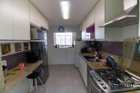 Apartamento à venda com 100m², 3 quartos e 1 vaga Apartamento à venda com 100m², 3 quartos e 1 vagaCozinha e Área de Serviço