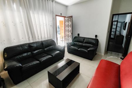 Casa à venda com 250m², 4 quartos e 5 vagasSala