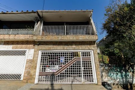 Casa à venda com 250m², 4 quartos e 5 vagasFachada e garagem