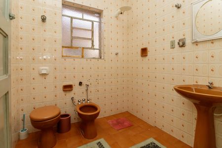 Casa à venda com 200m², 4 quartos e 4 vagas Casa à venda com 200m², 4 quartos e 4 vagasBanheiro