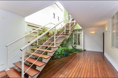Casa à venda com 325m², 4 quartos e sem vaga