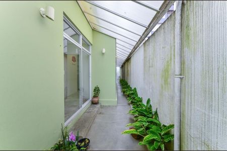 Casa à venda com 325m², 4 quartos e sem vaga