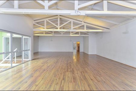Casa à venda com 325m², 4 quartos e sem vaga