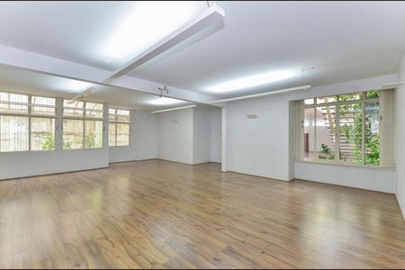 Casa à venda com 325m², 4 quartos e sem vaga