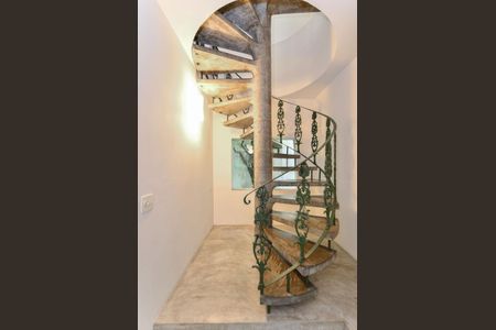 Casa à venda com 325m², 4 quartos e sem vaga