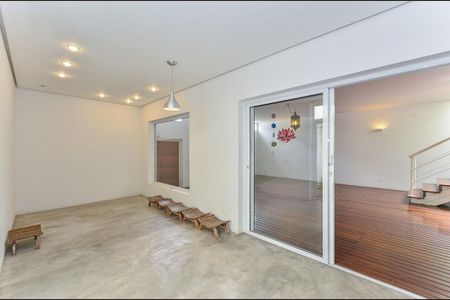 Casa à venda com 325m², 4 quartos e sem vaga
