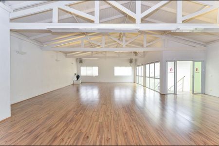 Casa à venda com 325m², 4 quartos e sem vaga