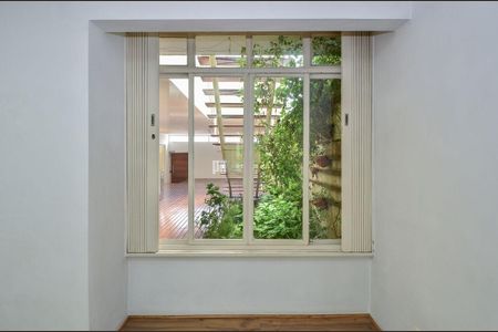 Casa à venda com 325m², 4 quartos e sem vaga