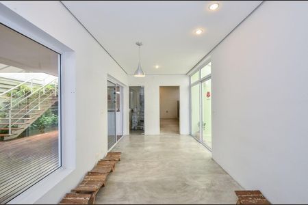 Casa à venda com 325m², 4 quartos e sem vaga