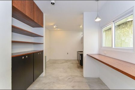 Casa à venda com 325m², 4 quartos e sem vaga