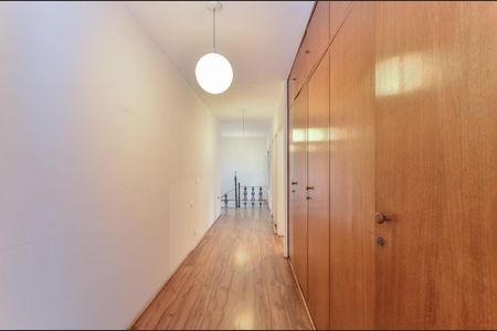 Casa à venda com 325m², 4 quartos e sem vaga