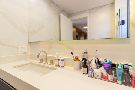 Apartamento à venda com 118m², 2 quartos e 2 vagas Apartamento à venda com 118m², 2 quartos e 2 vagasBanheiro da Suíte