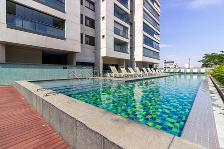 Apartamento à venda com 118m², 2 quartos e 2 vagas Apartamento à venda com 118m², 2 quartos e 2 vagasÁrea comum - Piscina