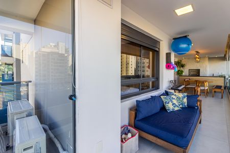 Apartamento à venda com 118m², 2 quartos e 2 vagas Apartamento à venda com 118m², 2 quartos e 2 vagasVaranda