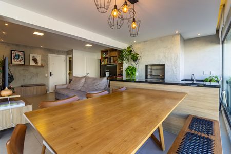 Apartamento à venda com 118m², 2 quartos e 2 vagas Apartamento à venda com 118m², 2 quartos e 2 vagasSala