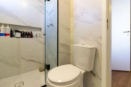 Apartamento à venda com 118m², 2 quartos e 2 vagas Apartamento à venda com 118m², 2 quartos e 2 vagasBanheiro da Suíte