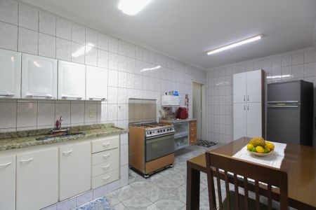 Casa à venda com 250m², 2 quartos e 2 vagas Casa à venda com 250m², 2 quartos e 2 vagasCozinha
